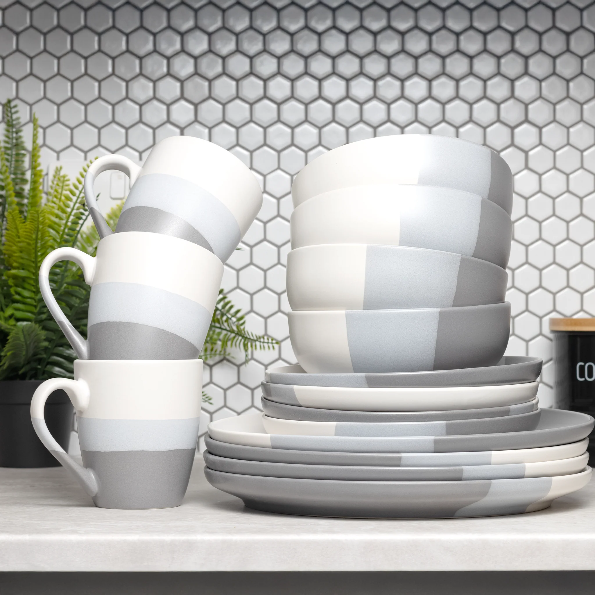 16-Piece Tri-Colour Stoneware Dinner Set Plates, Bowls and Cups - Image 2