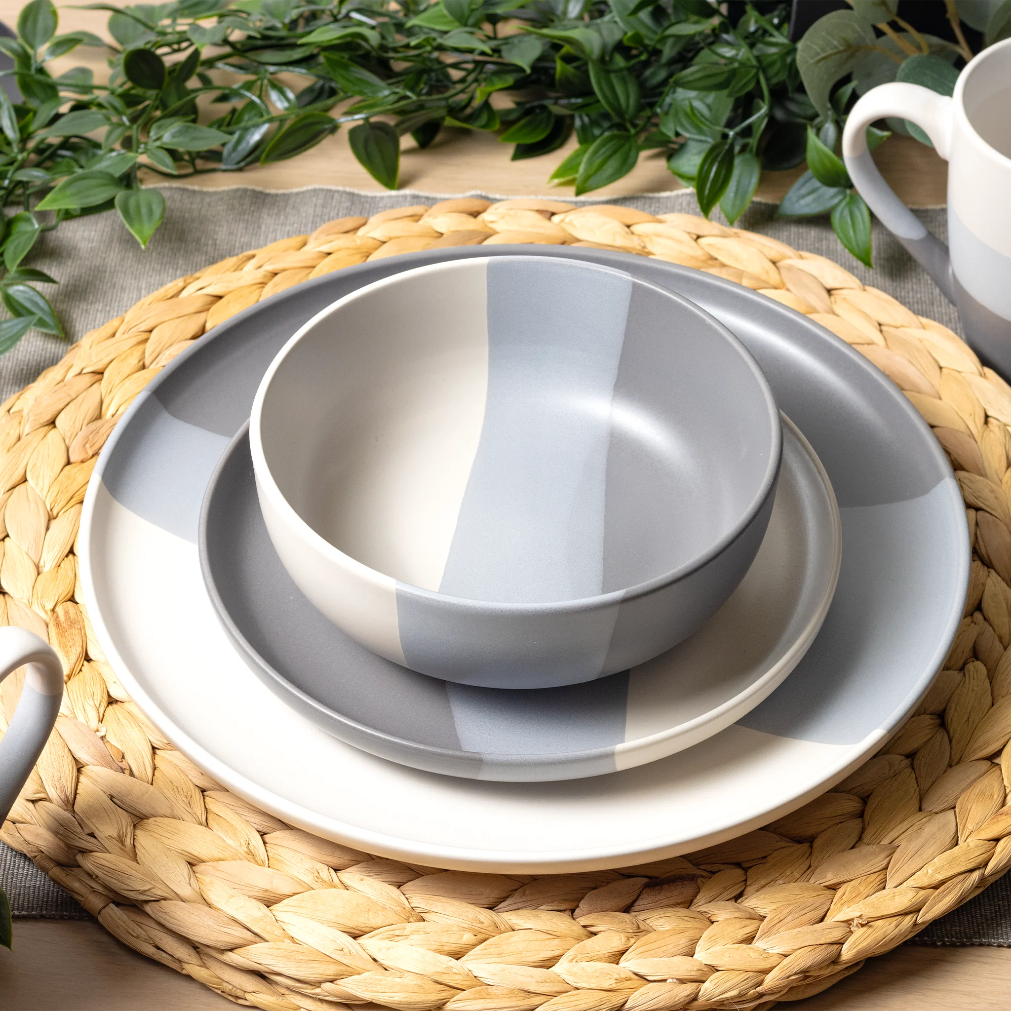 16-Piece Tri-Colour Stoneware Dinner Set Plates, Bowls and Cups - Image 6