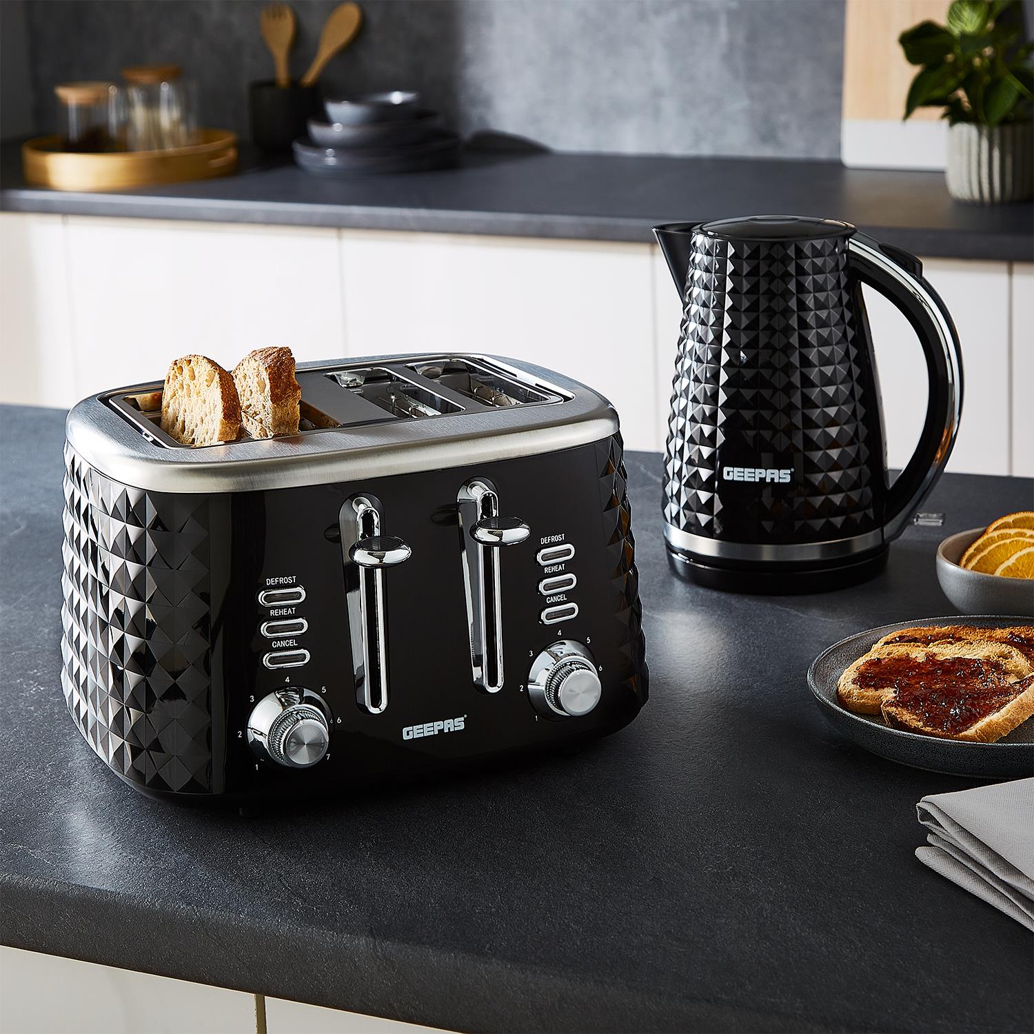 Black Argyle 4 Slice Toaster & 1.7L Cordless Kettle Matching Set - Image 4