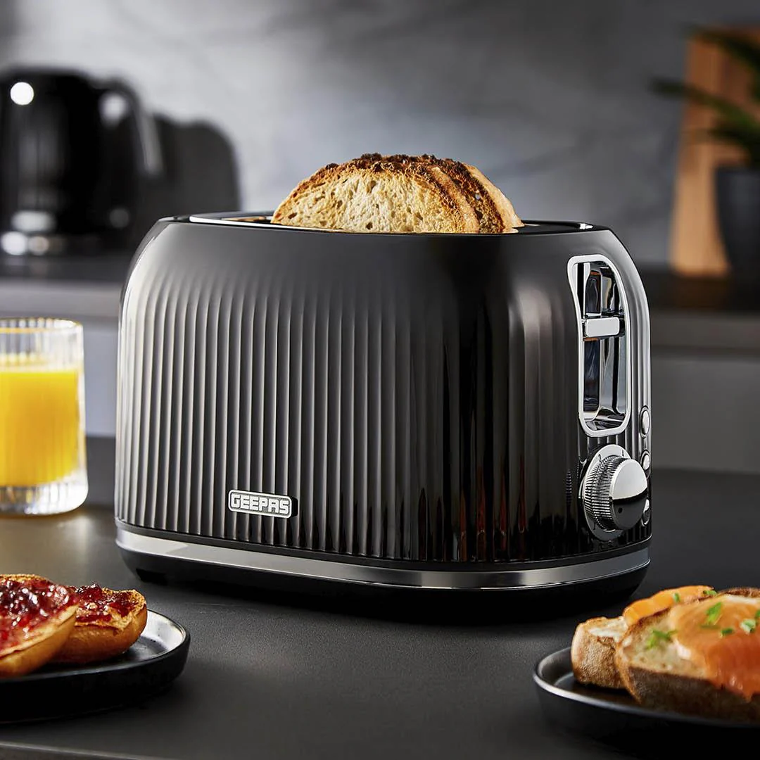 Fluted Black 2-Slice Bread Toaster With 7 Browning Controls - Image 2