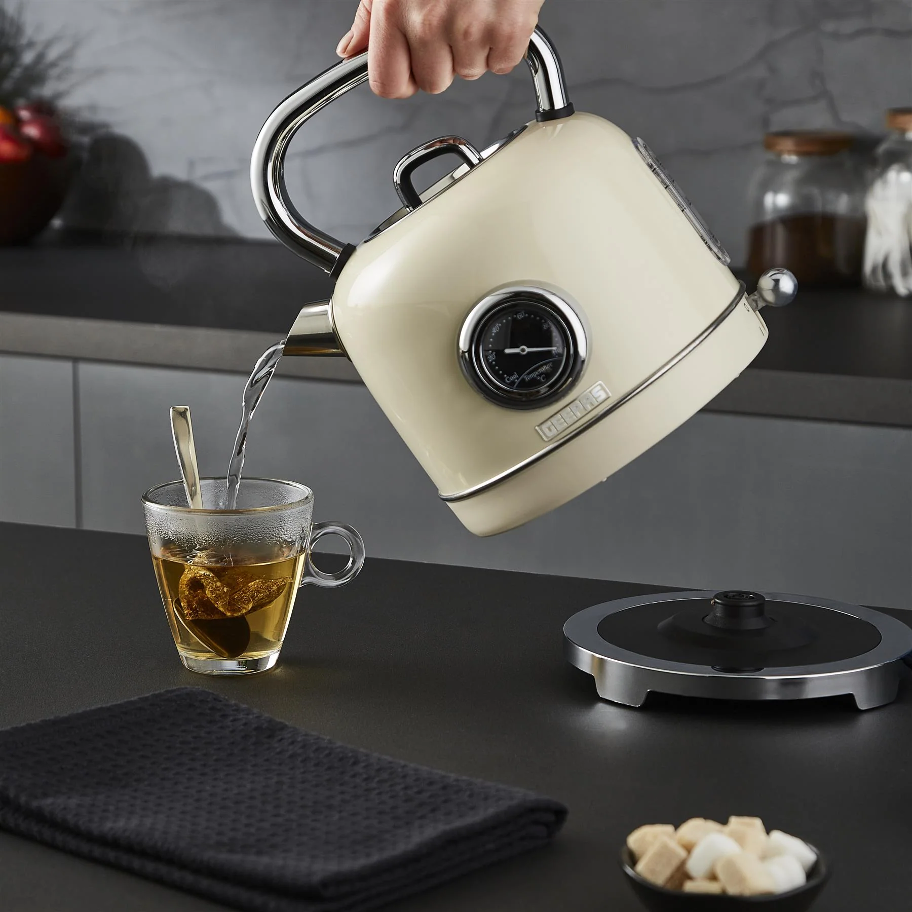 Retrovive Cream 1.8L Kettle, 4-Slice Bread Toaster & 20L Microwave Oven - Image 4