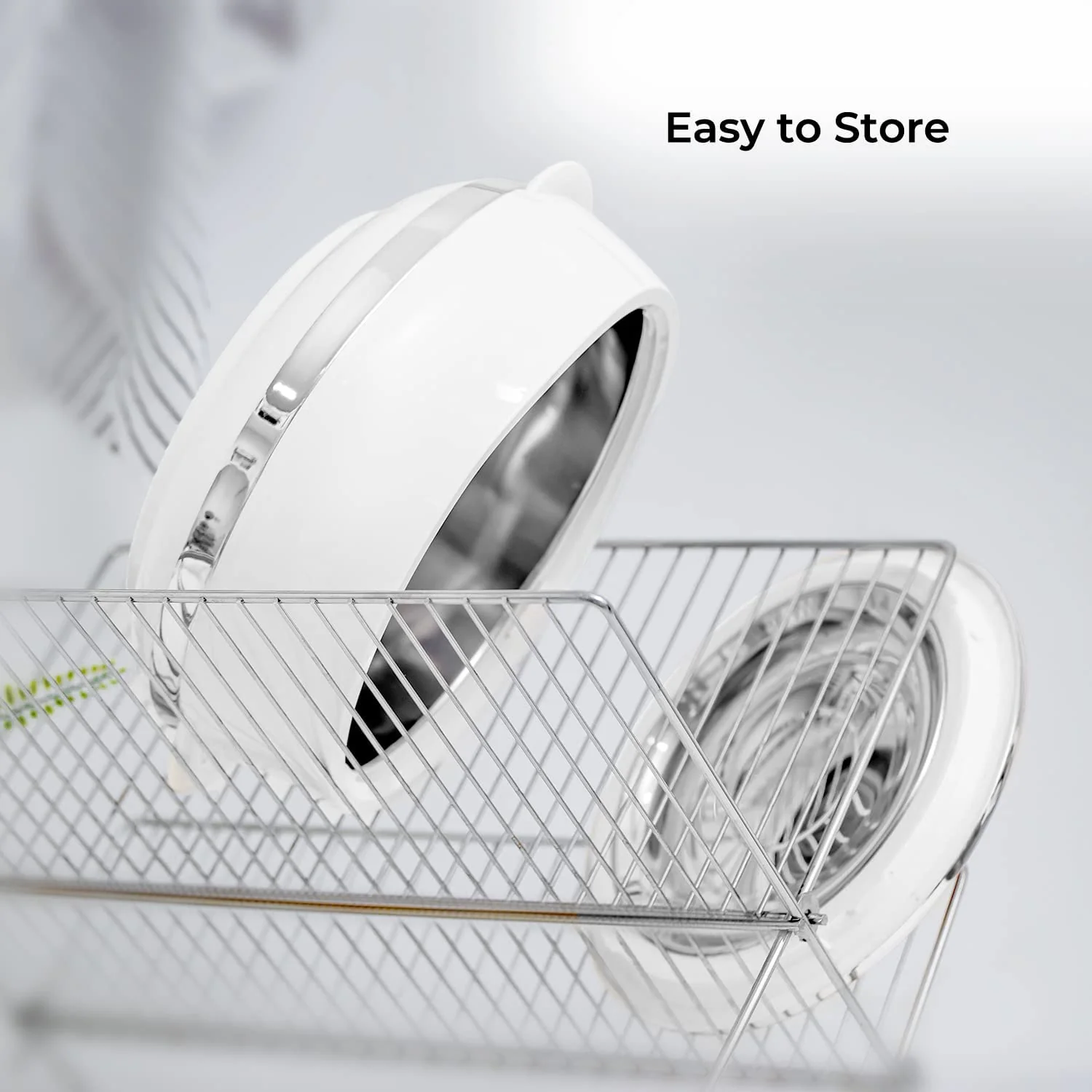 White Insulated Casserole Serving Dish 1.6L - Image 4